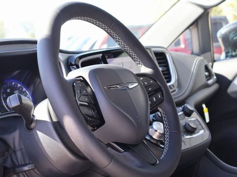 New 2026 Chrysler Pacifica Limited w/ S Appearance Package FWD image 24