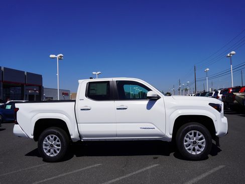 New 2026 Toyota Tacoma SR5 image 4