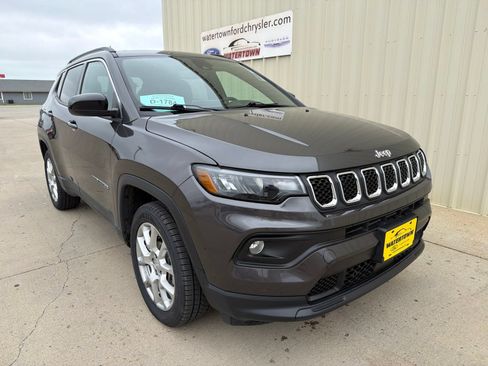 Used 2023 Jeep Compass Latitude w/ Sun and Sound Group AWD/4WD image 2