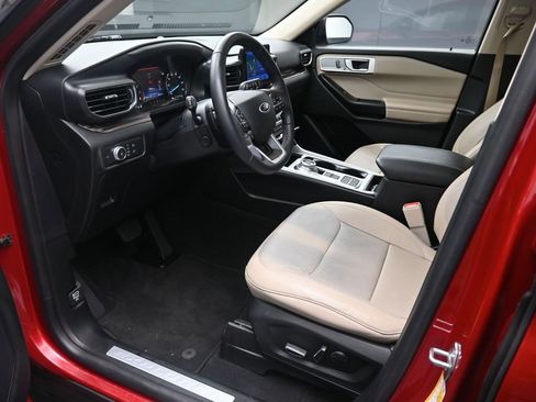 Used 2020 Ford Explorer Limited image 17