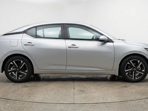 Used 2025 Nissan Sentra SV FWD image 11