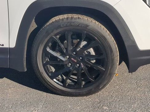 Used 2024 GMC Terrain SLE w/ Driver Convenience Package image 11