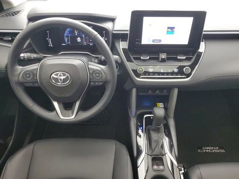 Used 2023 Toyota Corolla Cross XLE w/ Convenience Package FWD image 17