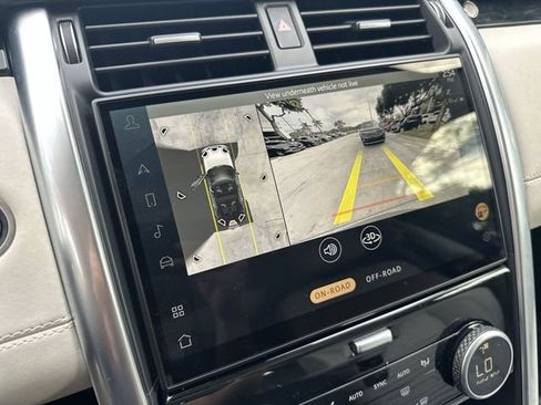 Used 2025 Land Rover Discovery S image 25