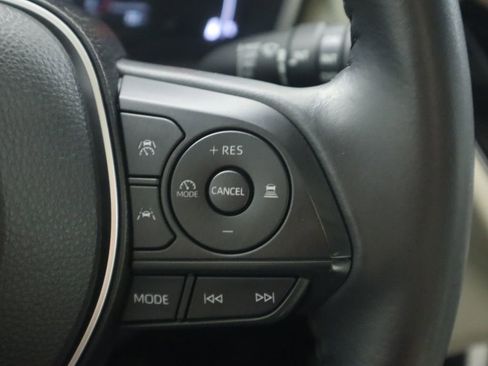 Used 2023 Toyota Corolla Cross XLE image 12