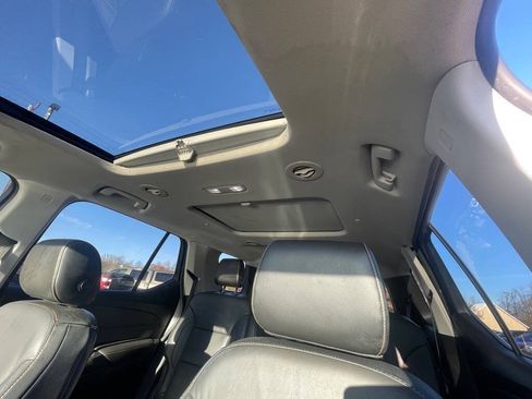 Used 2018 Chevrolet Traverse LT FWD image 17