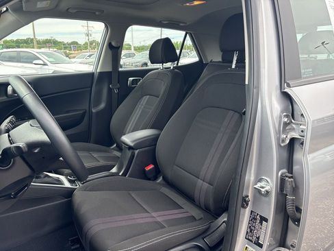 Certified 2024 Hyundai Venue SEL FWD image 10