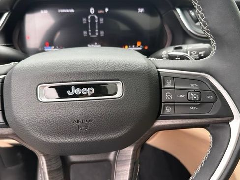 Used 2023 Jeep Grand Cherokee L Limited w/ Luxury Tech Group II AWD/4WD image 22