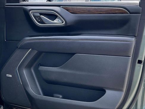 Used 2023 Chevrolet Suburban Premier image 22