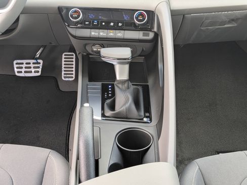 New 2025 Hyundai Elantra Sport image 18