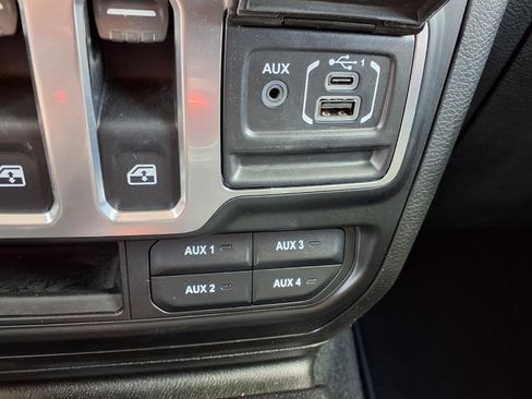Certified 2020 Jeep Wrangler Sport AWD/4WD image 7