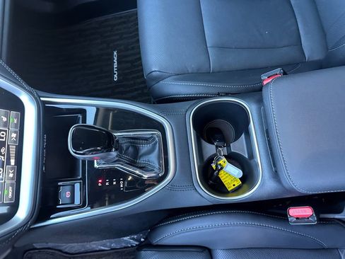 Used 2025 Subaru Outback Limited image 29