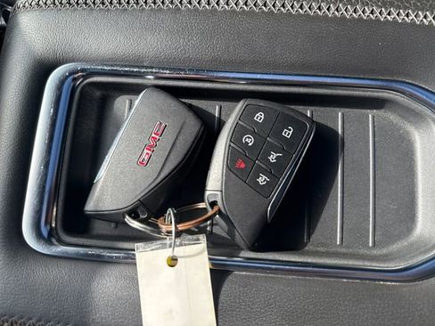 Certified 2022 GMC Yukon Denali image 24