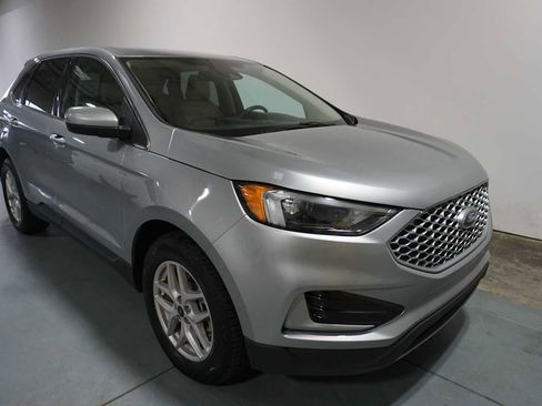 Used 2023 Ford Edge SEL image 5