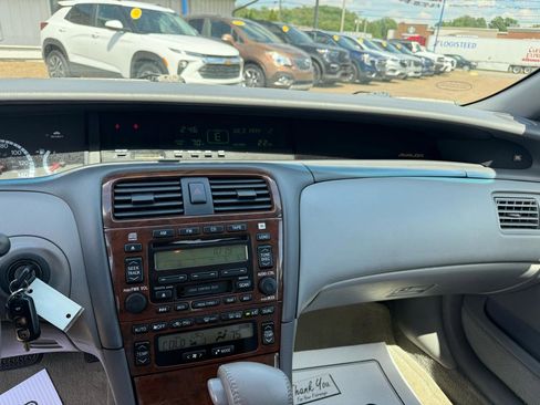Used 2001 Toyota Avalon XLS FWD image 9