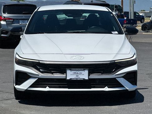 Certified 2025 Hyundai Elantra SEL w/ Cargo Package FWD image 9