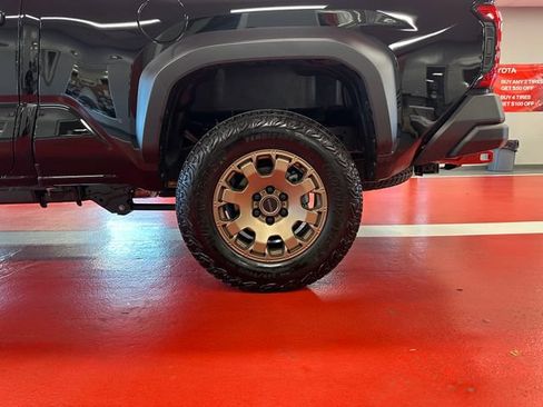 Certified 2025 Toyota Tacoma 4x4 Double Cab Hybrid w/ Tow Tech Package image 28