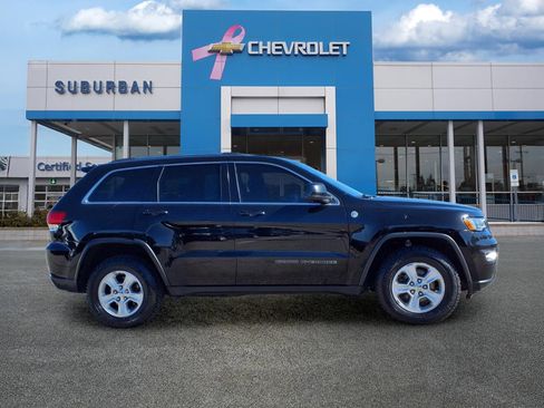 Used 2017 Jeep Grand Cherokee Laredo w/ Quick Order Package 23E AWD/4WD image 4