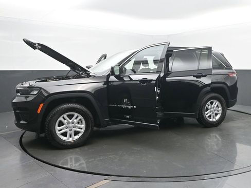 Used 2024 Jeep Grand Cherokee Laredo AWD/4WD image 55