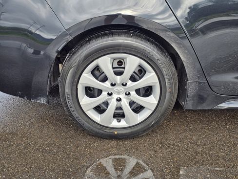 Used 2021 Toyota Corolla LE image 11