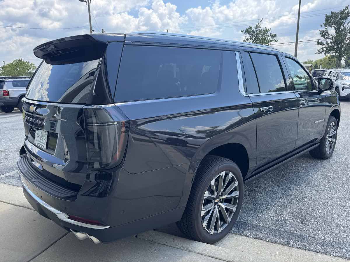 Used 2026 Chevrolet Suburban High Country RWD image 44