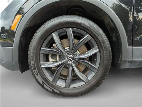 Used 2024 Volkswagen Tiguan SE FWD image 24