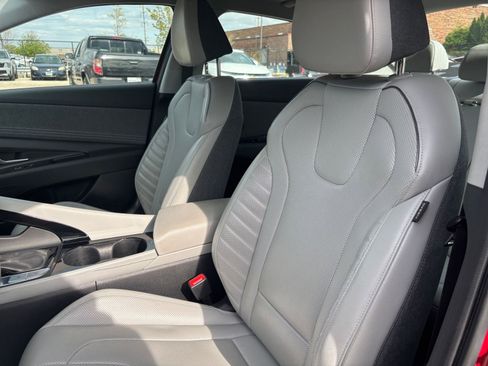 Used 2025 Hyundai Elantra Limited FWD image 35
