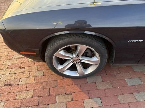 Used 2018 Dodge Challenger R/T image 2