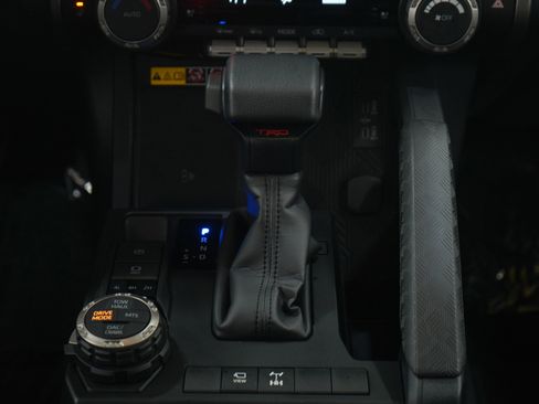 Used 2025 Toyota 4Runner TRD Off-Road Premium AWD/4WD image 21