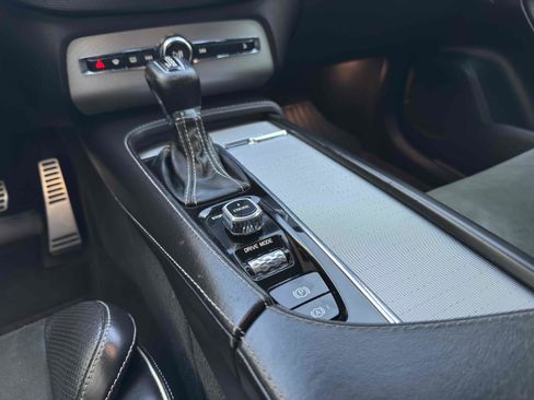 Used 2016 Volvo XC90 T6 R-Design w/ Vision Package image 40