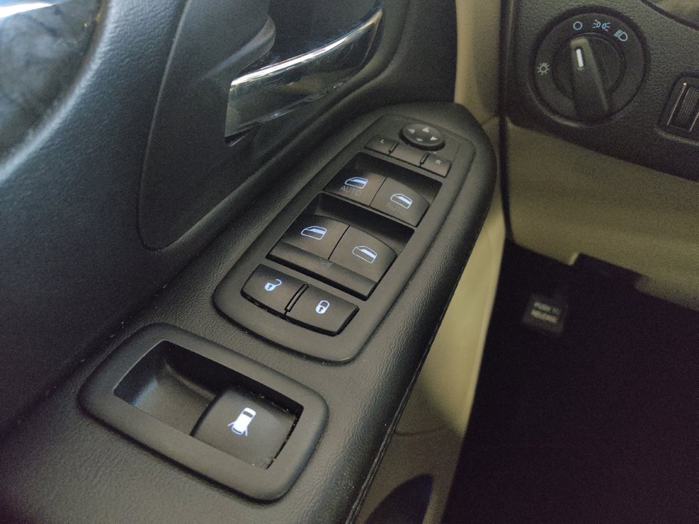 Used 2019 Dodge Grand Caravan SE w/ UConnect Hands-Free Group FWD image 27