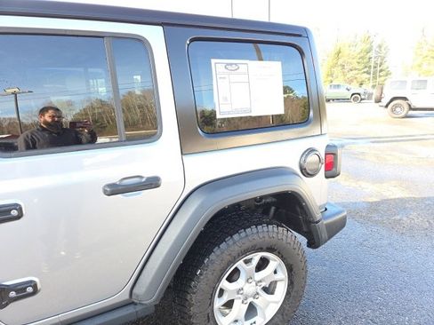 Used 2021 Jeep Wrangler Unlimited Islander w/ Uconnect 4C Nav & Sound Group image 33