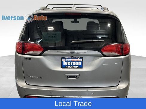 Used 2020 Chrysler Pacifica Touring-L image 8