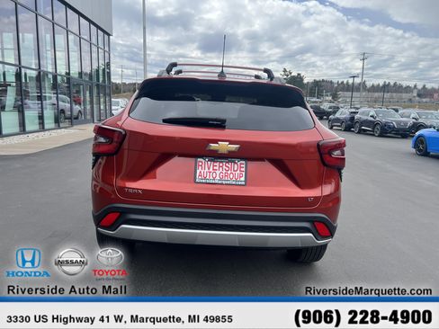 Used 2024 Chevrolet Trax LT w/ Driver Confidence Package FWD image 7