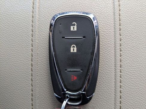 Used 2022 Chevrolet Traverse LS image 29