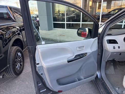 Used 2012 Toyota Sienna LE image 20