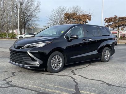 Used 2022 Toyota Sienna XLE