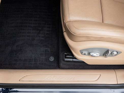 Certified 2023 Porsche Macan AWD/4WD image 20