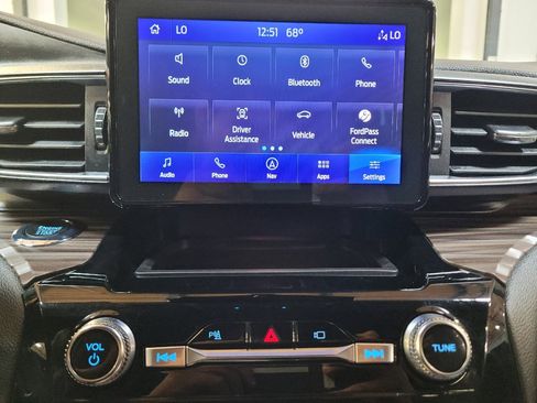 Used 2022 Ford Explorer Limited w/ Equipment Group 301A AWD/4WD image 25