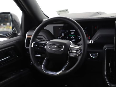 Used 2025 GMC Yukon Denali image 15