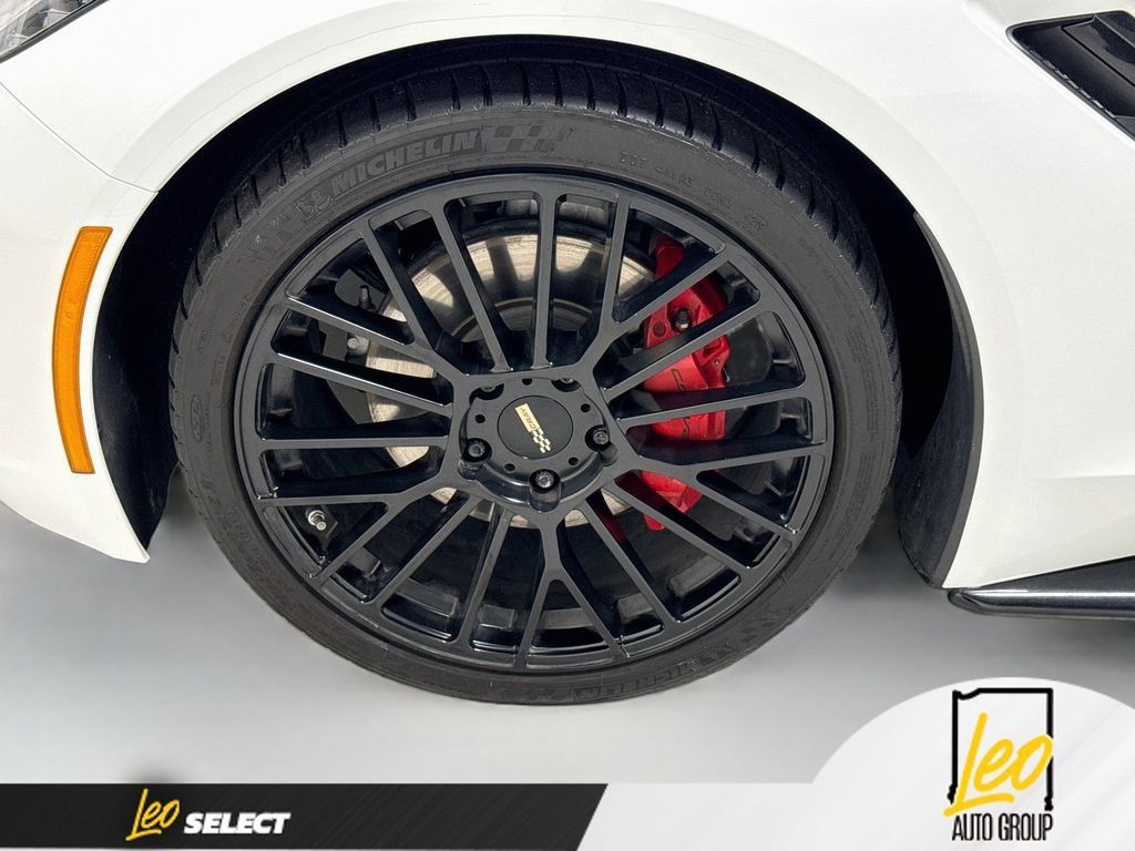 Used 2018 Chevrolet Corvette Stingray Coupe w/ 1LT RWD image 30