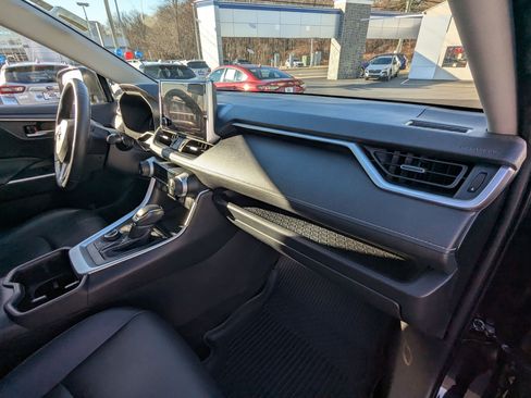 Used 2023 Toyota RAV4 XLE Premium image 26