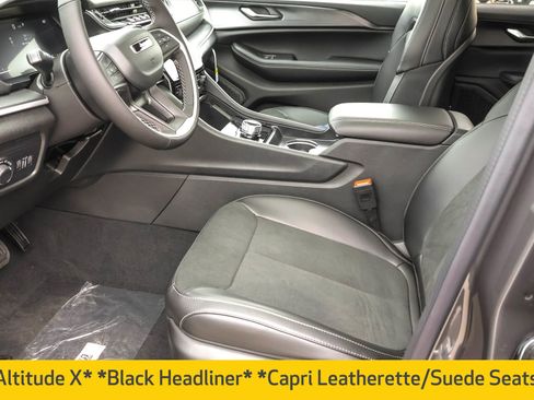 New 2025 Jeep Grand Cherokee Altitude image 5