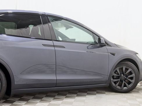 Used 2022 Tesla Model X image 10