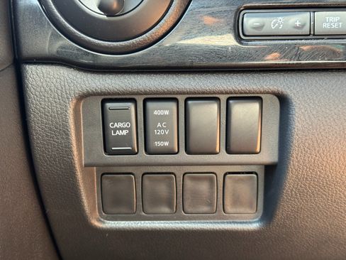 Used 2021 Nissan Titan SV w/ SV Convenience Package RWD image 17