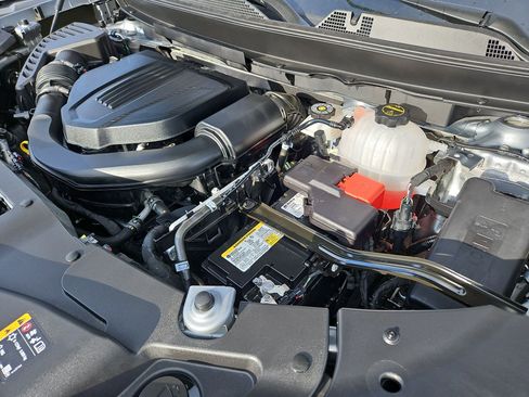 Used 2025 Chevrolet Traverse Z71 image 34