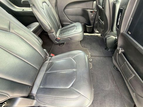 Used 2020 Chrysler Pacifica Touring-L Plus w/ S Appearance Package FWD image 29