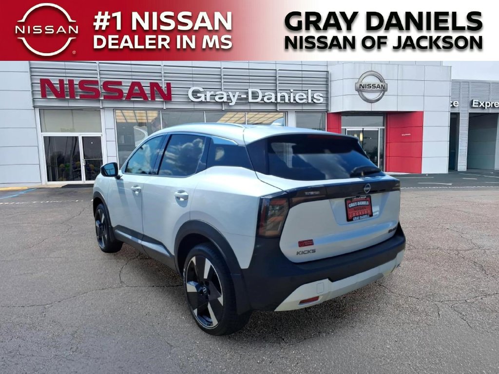 Used 2025 Nissan Kicks SR AWD/4WD image 5