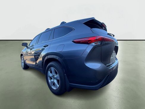 Used 2023 Toyota Highlander L image 4