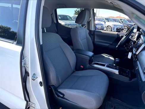 Used 2021 Toyota Tacoma SR5 w/ Technology Package AWD/4WD image 30